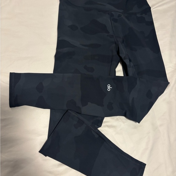 ALO Yoga Pants - ALO Yoga Black Camo Leggings